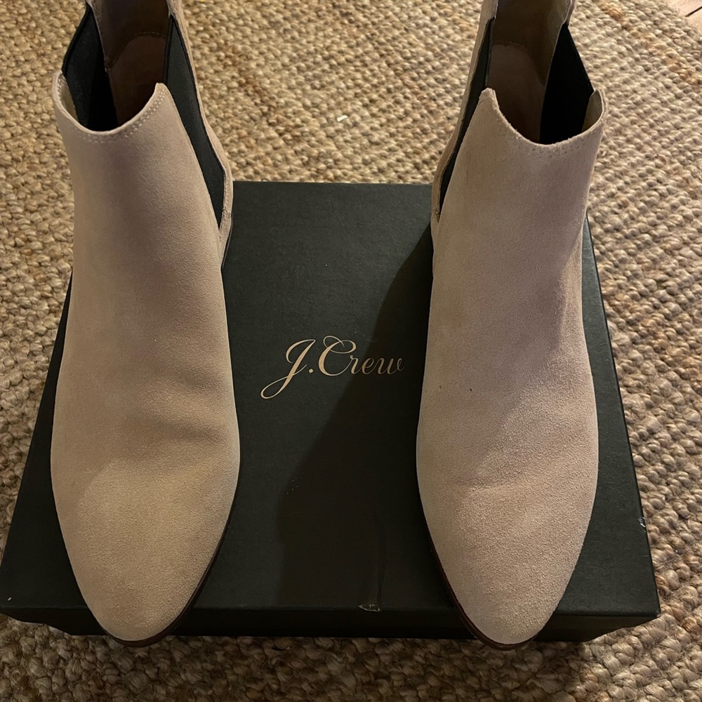 NIB J. CREW Suede Easy Chelsea Boot - Desert Sand SZ 8